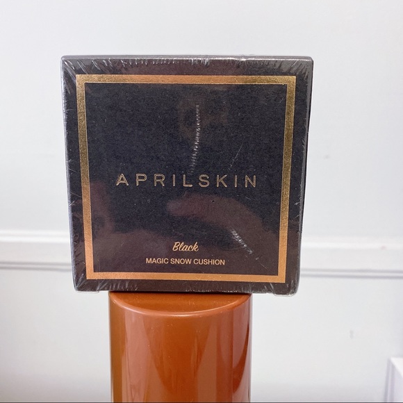 COPY - Korea April Skin Black Magic Snow Cushion #23 - Picture 1 of 7